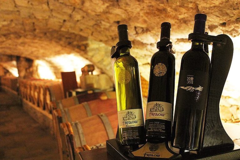 Manastri Tvrdos 2 768x512